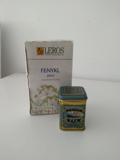 Fenykl a krabička na čaj