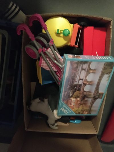 krabice s hračkama
