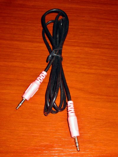 propojovací kabel - růžové koncovky