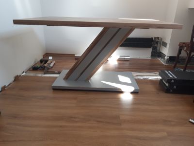 atypický psací stůl - velká pracovní plocha