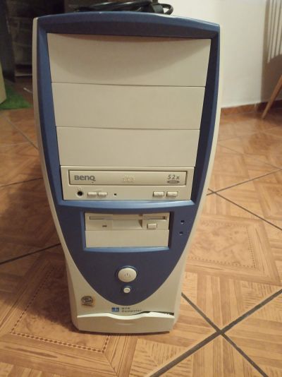 Starý počítač na součástky