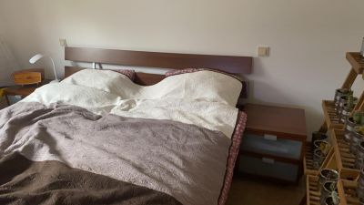 Manželská postel IKEA Hopen, 2x noční stolek a komoda