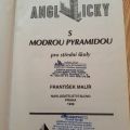 Anglicky s modrou pyramidou