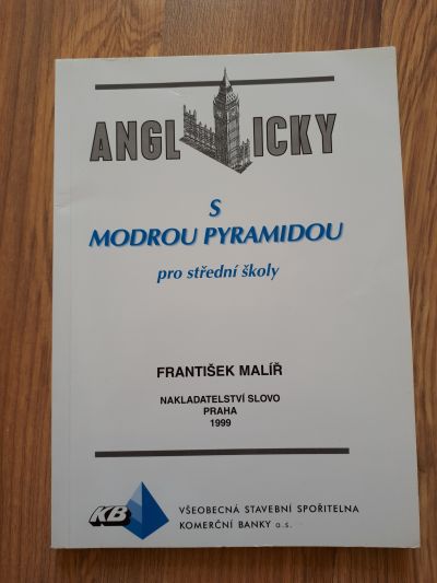 Anglicky s modrou pyramidou