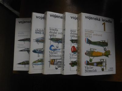 Asi 40 knih na téma letectví cca.1940-2000