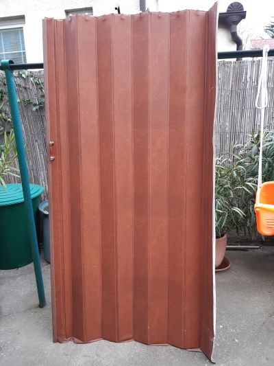 Shrnovací dveře koženkové červenohnědé 212x100 cm