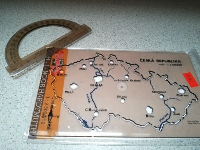 Mapa ČR a úhelník