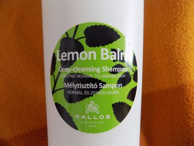 Podkladová báze pod make-up  a 300 ml šamponu Kallos