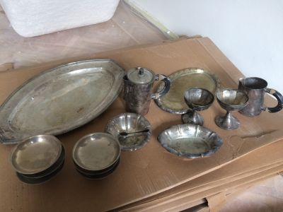 Sada kovového nádobí