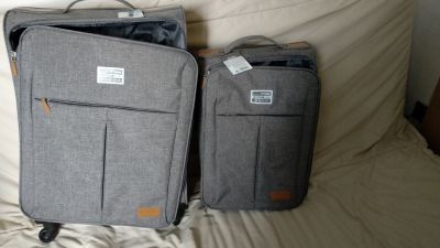 Daruji dva úplně nové kufry na kolečkách, možné i samostatně