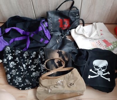 Různé tašky a kabelky