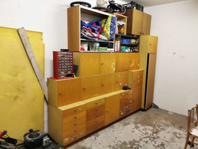 nábytek do garáže nebo kůlny.