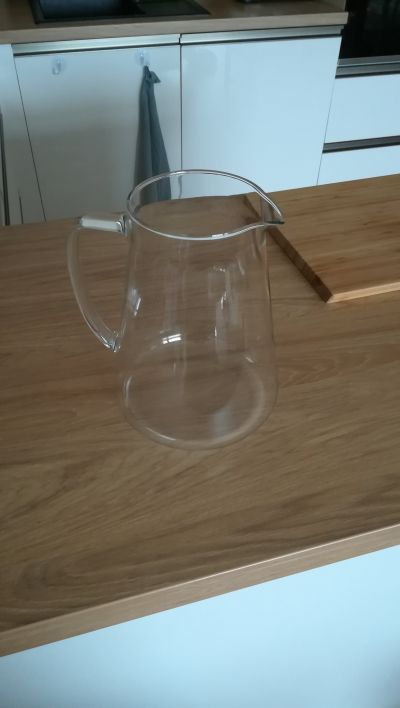 skleneny dzban na vodu 2,5 L tescoma