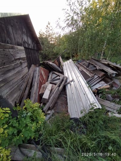 Dřevěná budka k rozebrání a jiné další věci