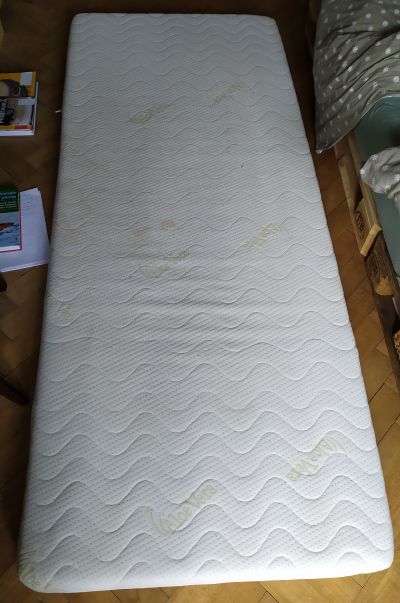Matrace 80x200 cm, pratelný povlak.