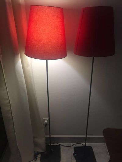 Červená IKEA lampa