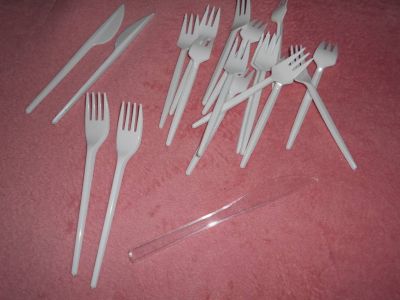 Plastové vidličky menší 22 ks, 2 delší a 3 nožíky