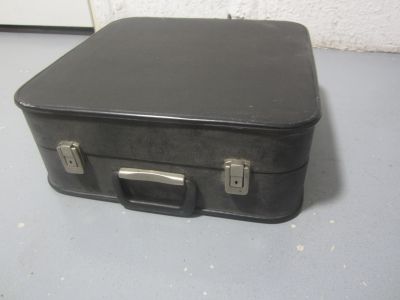 Starý kufr od psacího stroje Consul