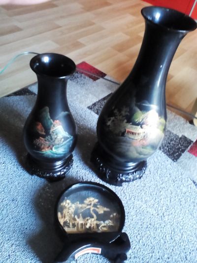 Čínské vázy a miniatura