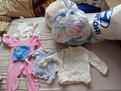 Tři tašky dětského oblečení (cca 0 až 1 rok)