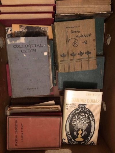 Krabice starých knih