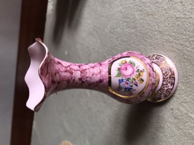 Vázička z růžového porcelánu