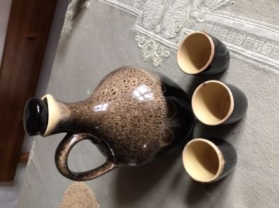 Keramická nádoba se třemi pohárky