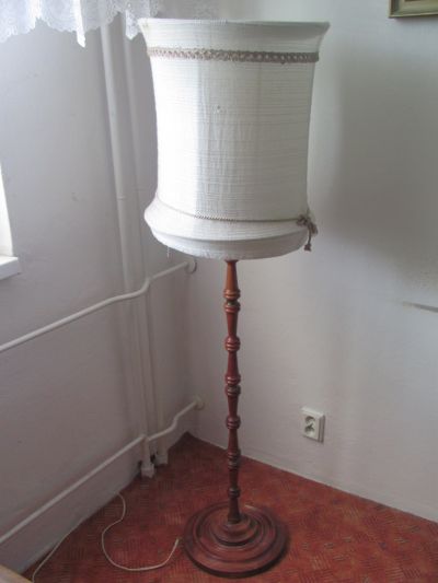 DARUJI dřevěná stojací lampa