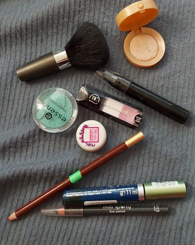 Make-up, různé šminky, štětec