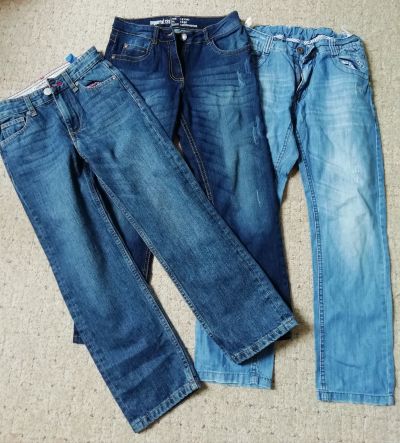 Daruji jeansy velikost 128
