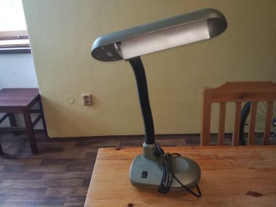 stolní lampu