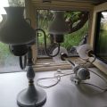 pěkná stolní lampa a jedna na zeď do série