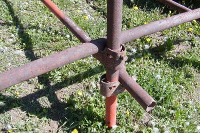 Daruje nebo levně přenechá někdo lešenářské trubky?