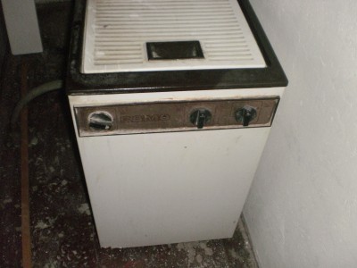 Stará pračka ROMO + 2 rádia na nádradní díly