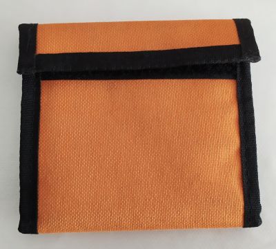 Oranžová peněženka