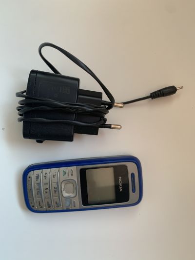 Funkční mobilní telefon Nokia