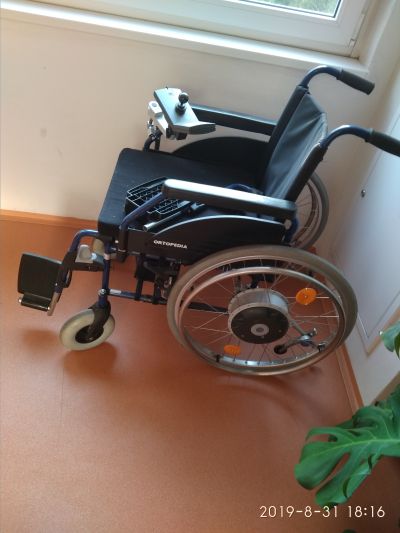 dámský elektrický invalidní vozík
