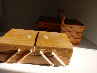 Dřevěné kazety na šití - nálezový stav