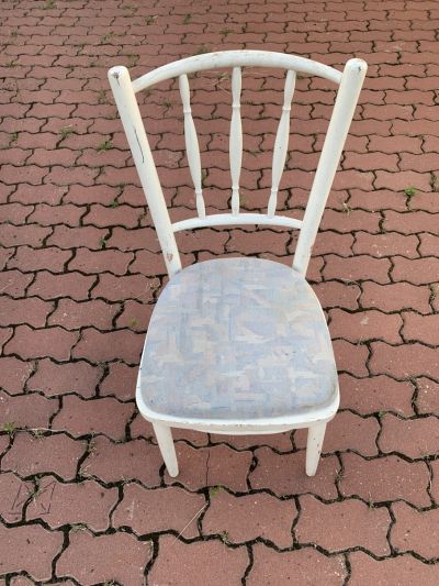 Klasická čalouněná židle k renovaci