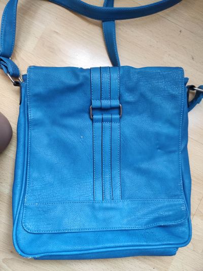 Modrá kabelka
