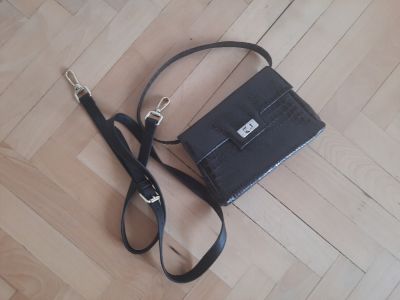 Daruji černou kabelku o rozměrech cca 22 x 14 cm, jako nová