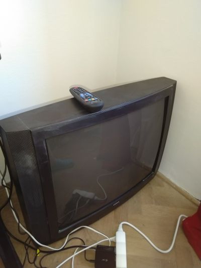starší Tesla televizor