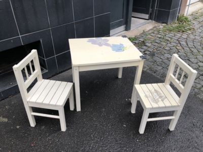 Dětský stůl a židličky Svala