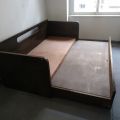 Dřevěná retro postel