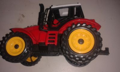 věnuji dětskou hracku traktora.