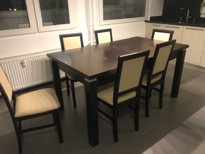 Jídelní stůl ze židlema