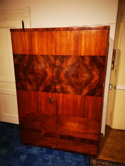 Šatní skříň - masiv