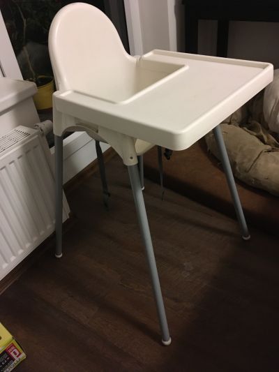 Bílá plastová Ikea jídelní židlička