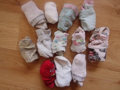 Sada ponožek převážně pro holčičku 1 - 3 roky