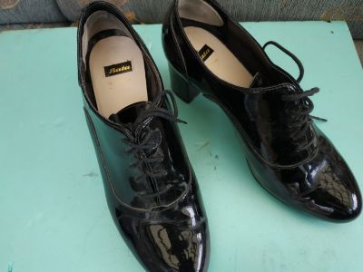 Dámské boty velikost 38 černé lakovky